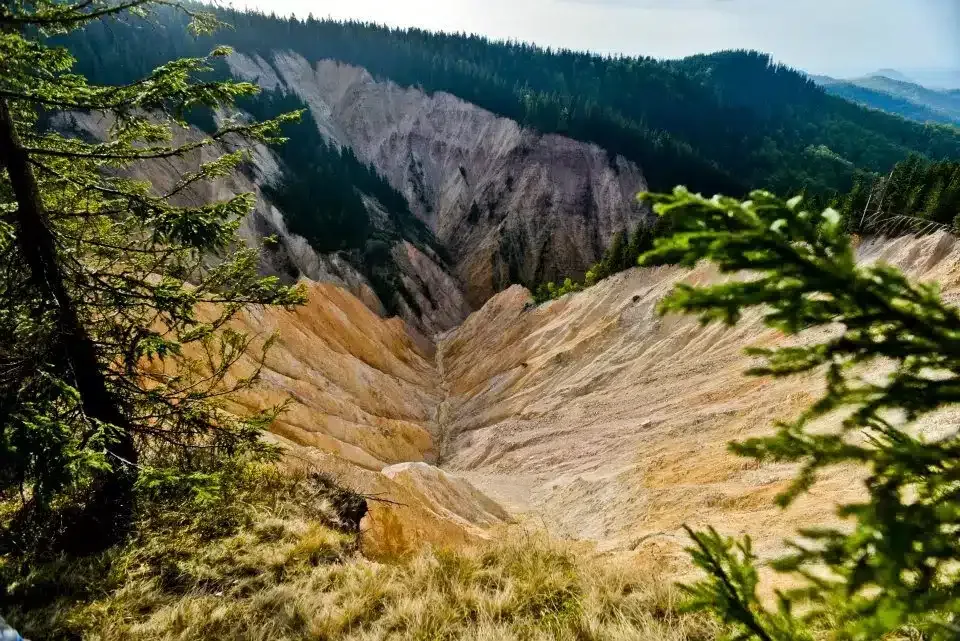 Obiective turistice Arieșeni — Groapa Ruginoasă vedere panoramică