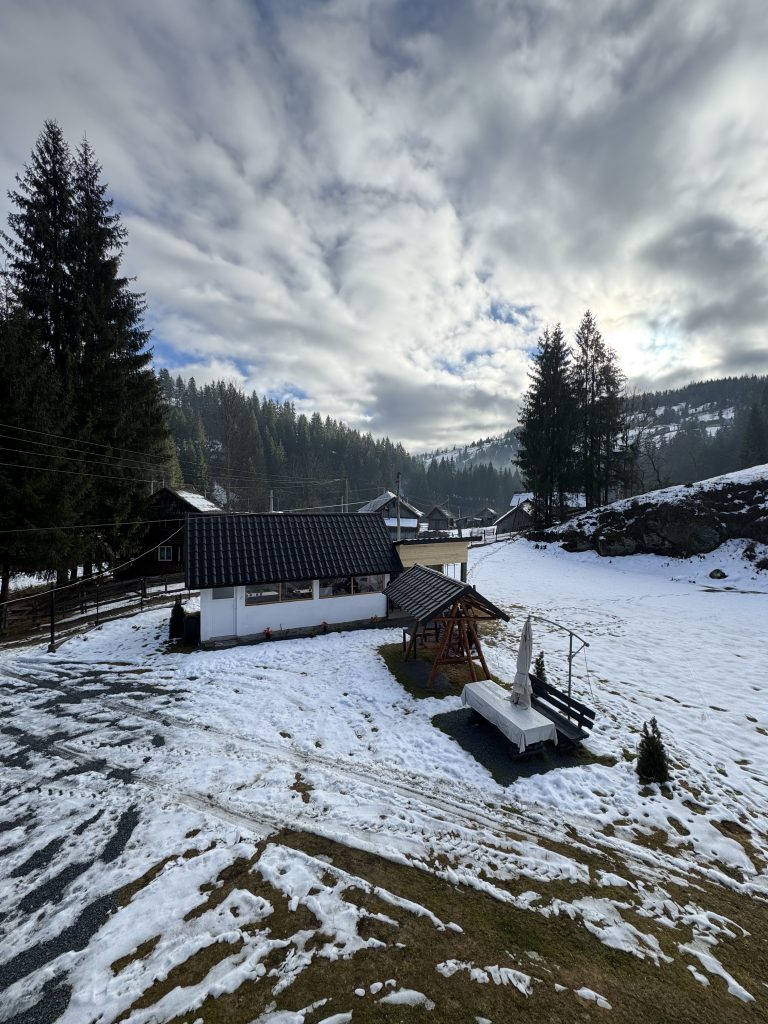Cabana de Sub Deal Arieșeni – vacanță de iarnă la munte